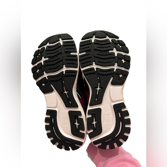 NIB Brooks Women’s Ghost 14 Black/Pink/Yucca Running Shoes in size 6 wide - Picture 6 of 7